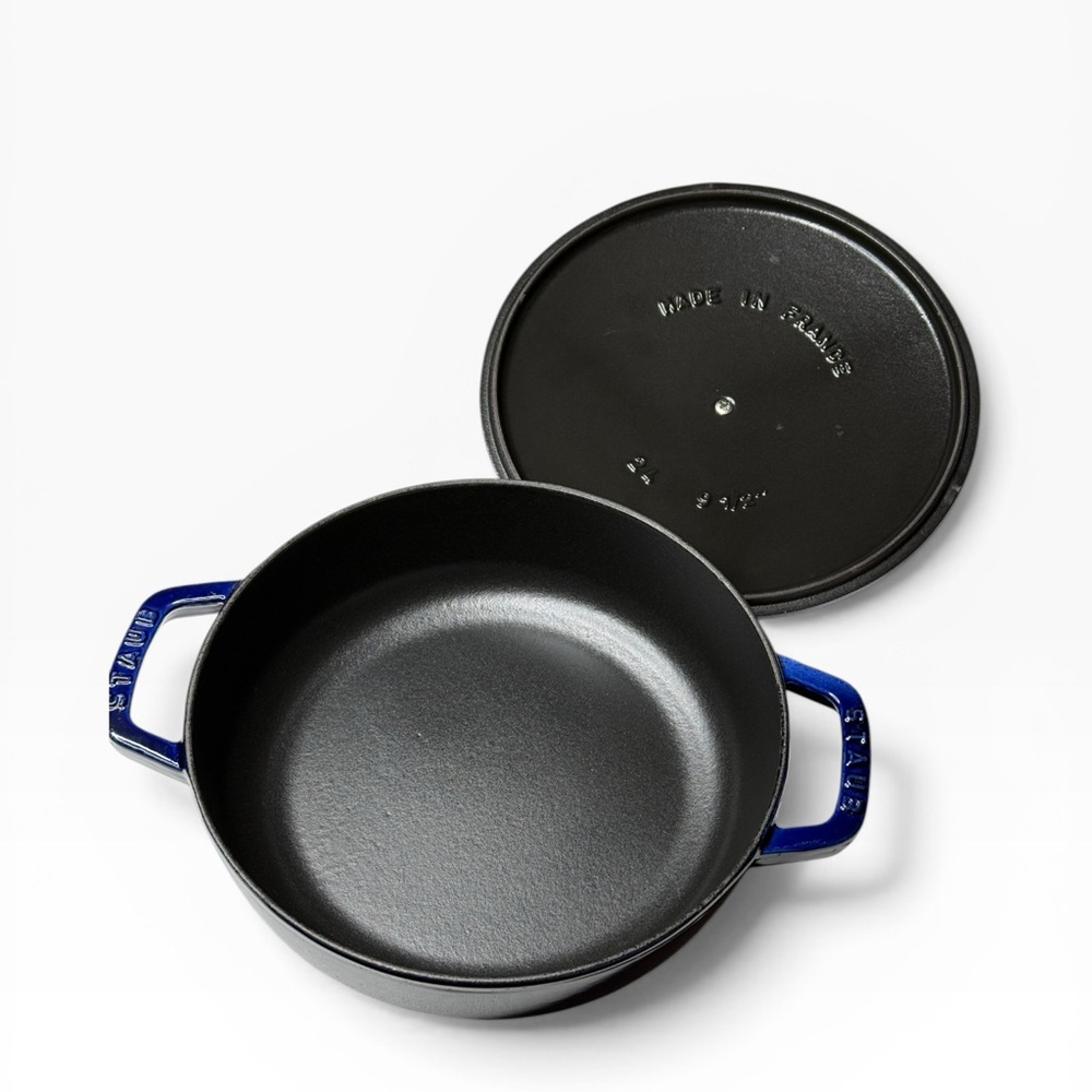 Staub 𖦹 Enameled Cast Iron Braiser with Enamel Lid 𖦹 Glossy Sapphire 𖦹 2L 3.5Q 𖦹 - Picture 6 of 16
